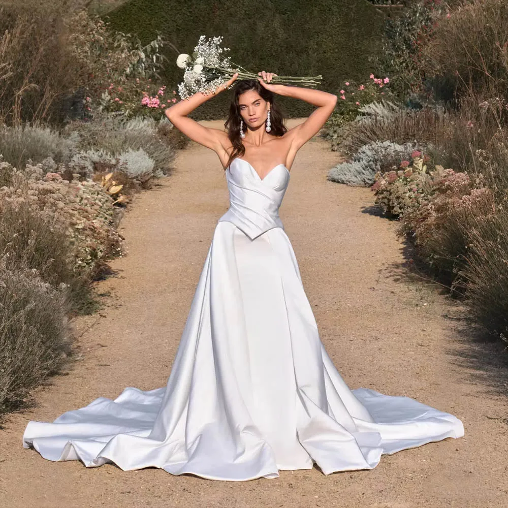 カスタマイズされたエレガントなウェディングドレス、女性のための花嫁用ネックラインサテンAライン、レースアップバック、フロア丈スイープトレインブライダルガウン