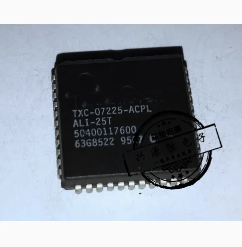 

100% НОВЫЙ TXC-07225-ACPL PLCC44