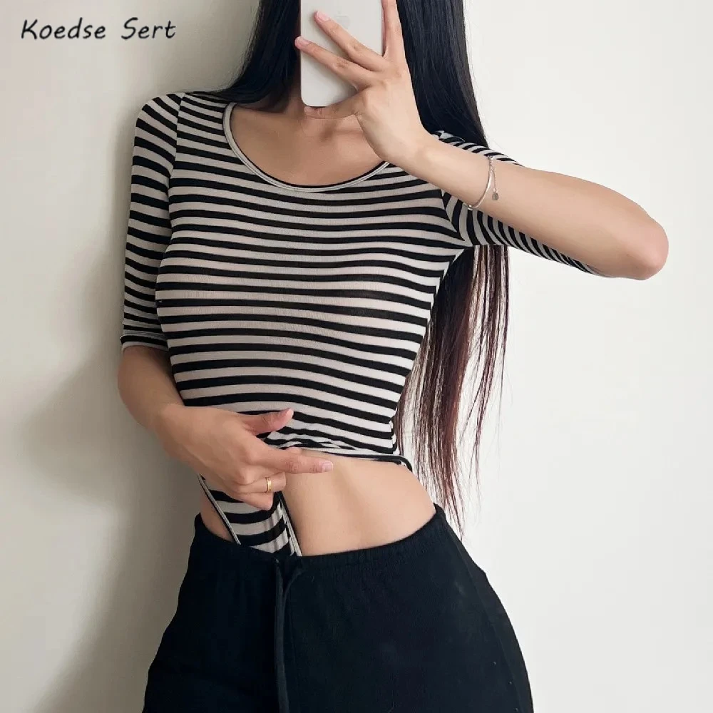 2205 섹시한 블랙 베이지 가로 스트라이프 반팔 바디수트 여성용 O넥 타이트 숏 점프수트 슬림핏 롬퍼 플레이수트