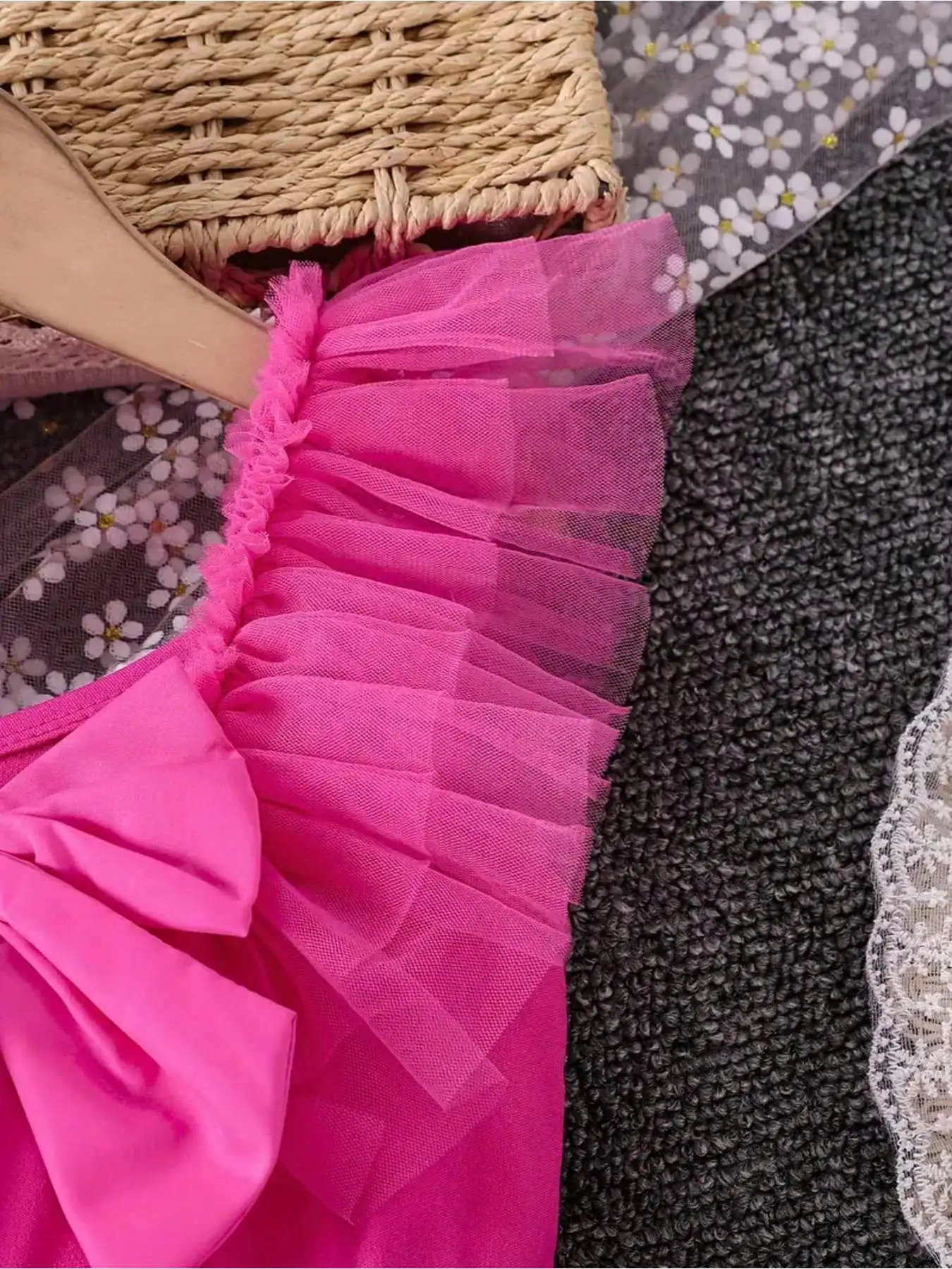 Ärmelloses Kinderkleid mit Schleife an der Taille, aus Mesh, mit quadratischem Ausschnitt, Rüschenrand, lässig, bequem, mittellanger Rock für Mädchen – Detail 6