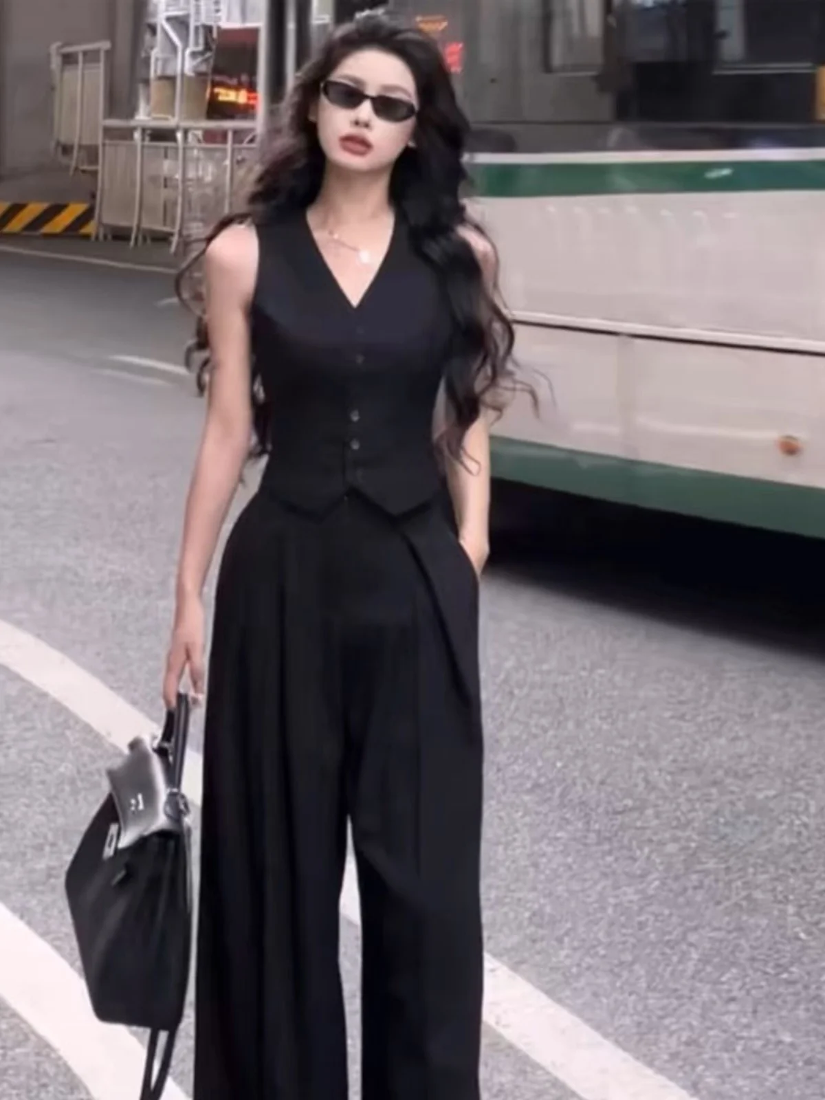 

Women's Short V-Neck Suit Vest Top Sleeveless Slim Fit Retro Hong Kong Style High-End Feelings Set Summer Fashion Ensemble