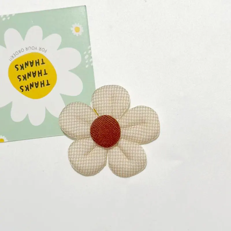 40 Stück 4,5 cm große Stoffblumenapplikationen mit fünf Blütenblättern für DIY-Haarspangen, Kleidung, Schuhe, Hüte, Dekorationen und Aufnäher – Detail 8