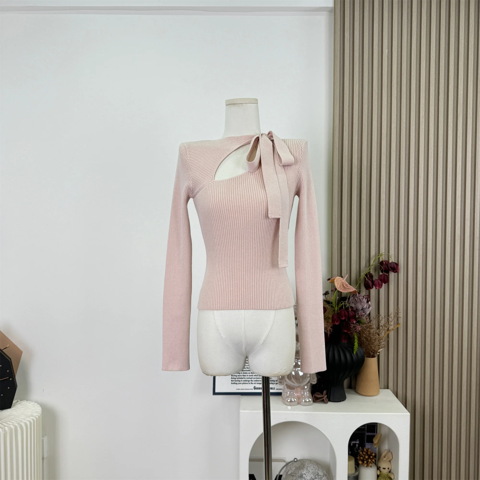 

Autumn Spring Soft Pink Round Neck Base Shirt Women's Hollow Out Knot Versatile Slimming Design Knitted Sweater Tops F627