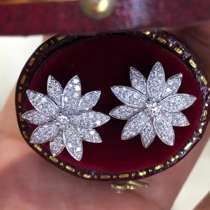 Huitan Schillernde Blume CZ Ohrstecker für Frauen Ästhetische Accessoires Hochzeit Party Bling Bling Weibliche Ohrringe Trendy Schmuck
