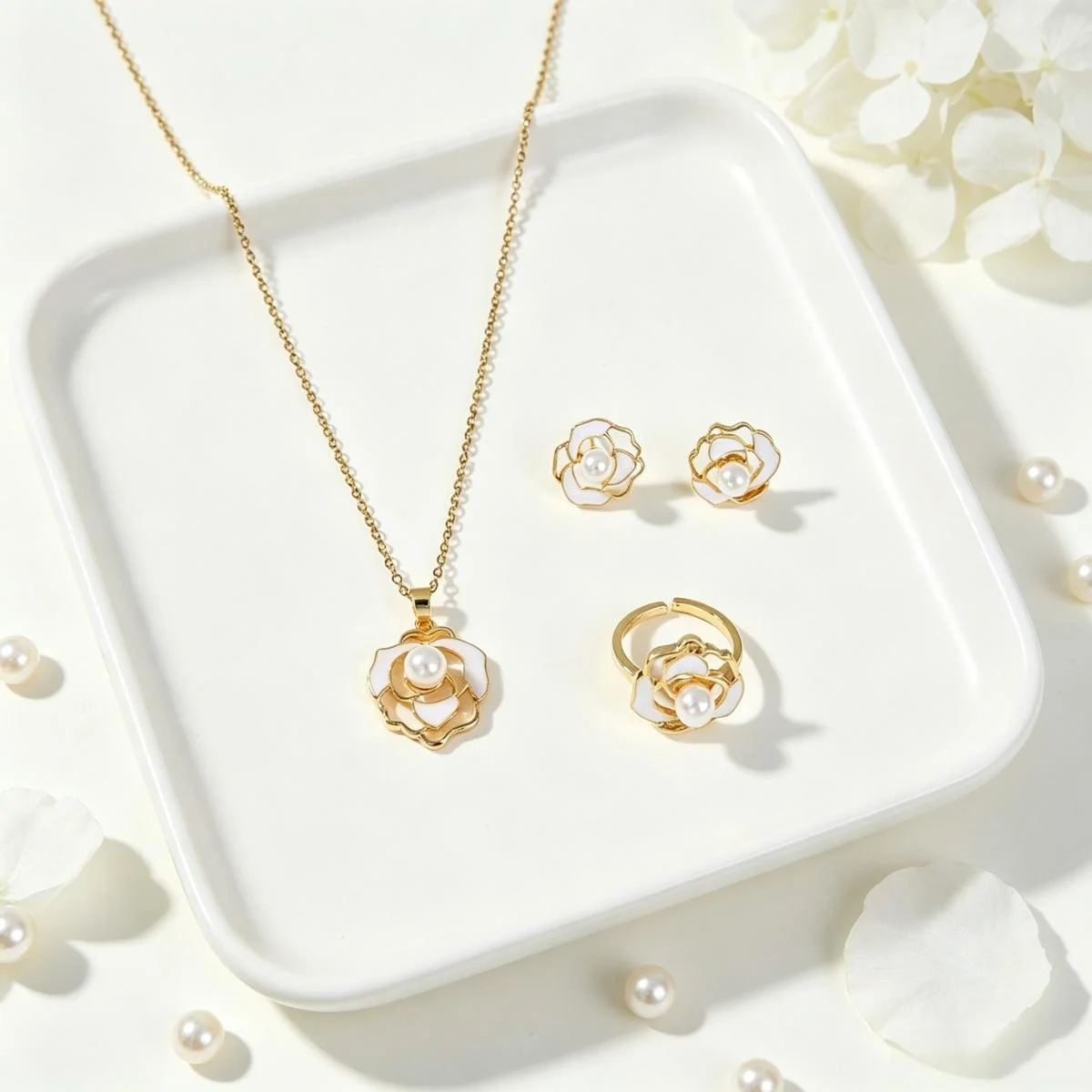 Conjunto de Joyería Floral con Rosas Blancas, Collar y Pendientes, Elegante y Delicado, para Uso Diario u Ocasiones Especiales, Regalo para Esposa, Novia o Mejor Amiga