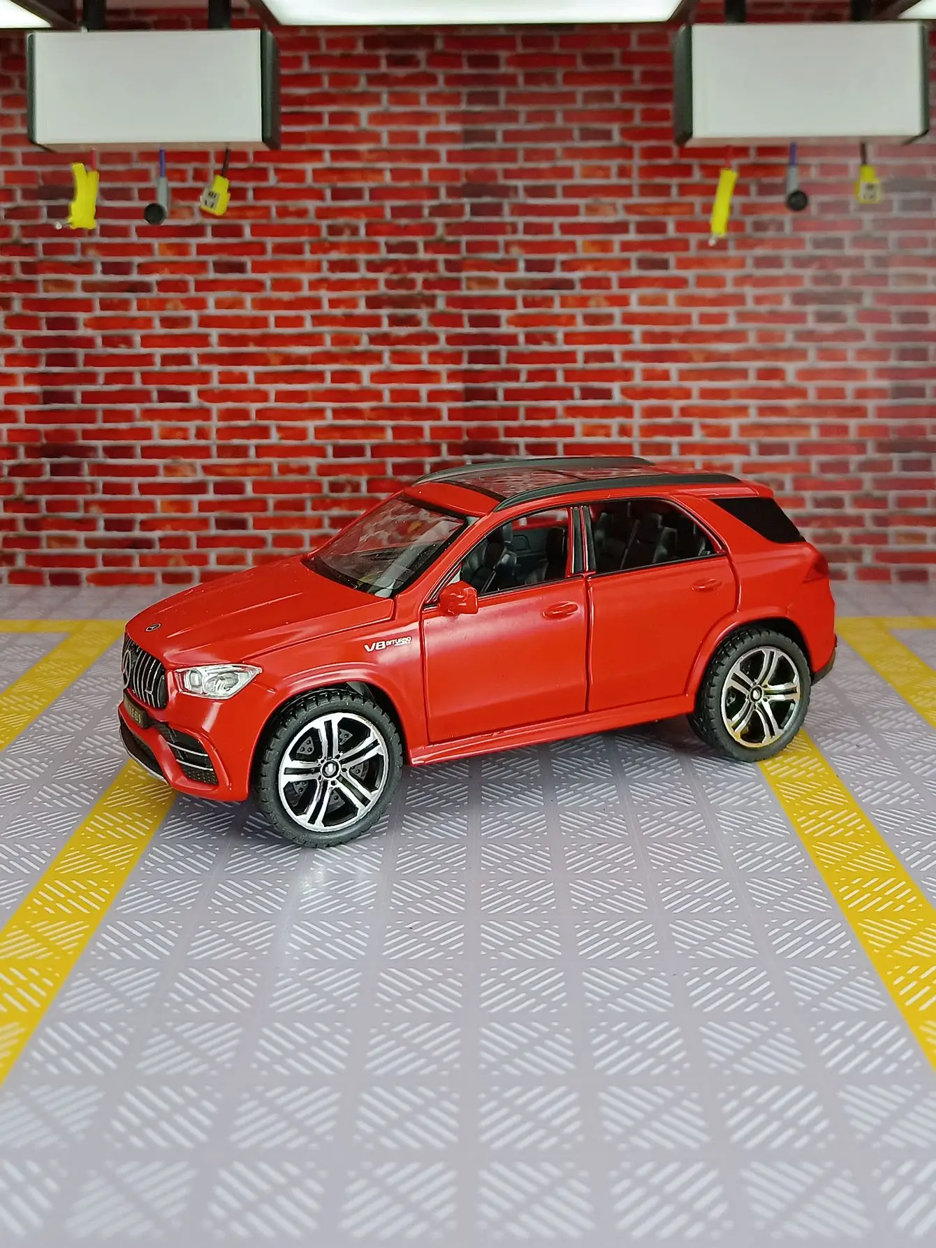 1:32 Mercedes Benz GLE 63S Alloy Sports Car Model Diecast Metal Toy Vehicles Car Model Simulation Sound Light Collection Kids