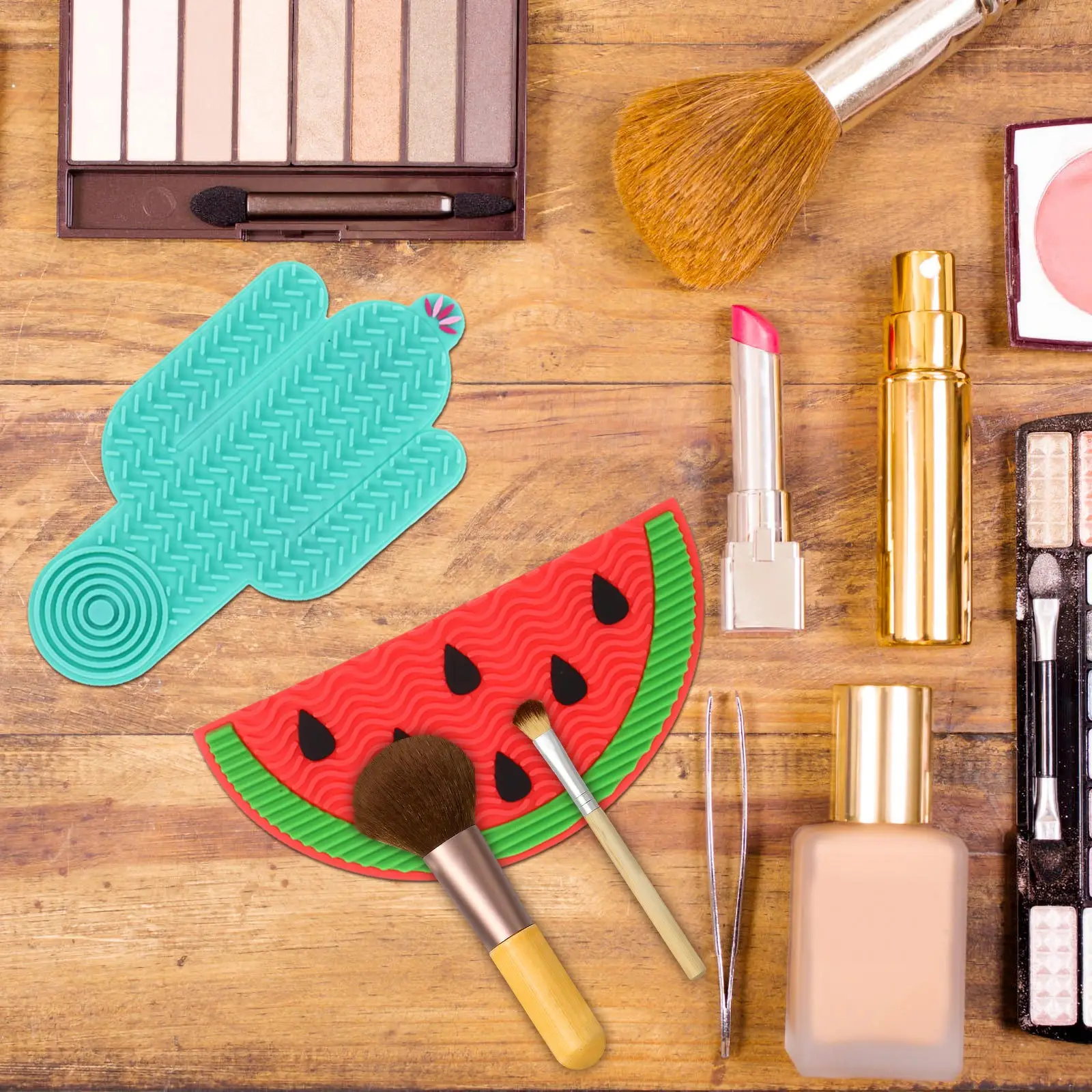 قطعتان من وسادة تنظيف فرشاة التجميل، مادة السيليكون الناعمة المقاومة للتشوه، سهلة التخزين، حجم صغير، مثالية للسفر إلى المنزل