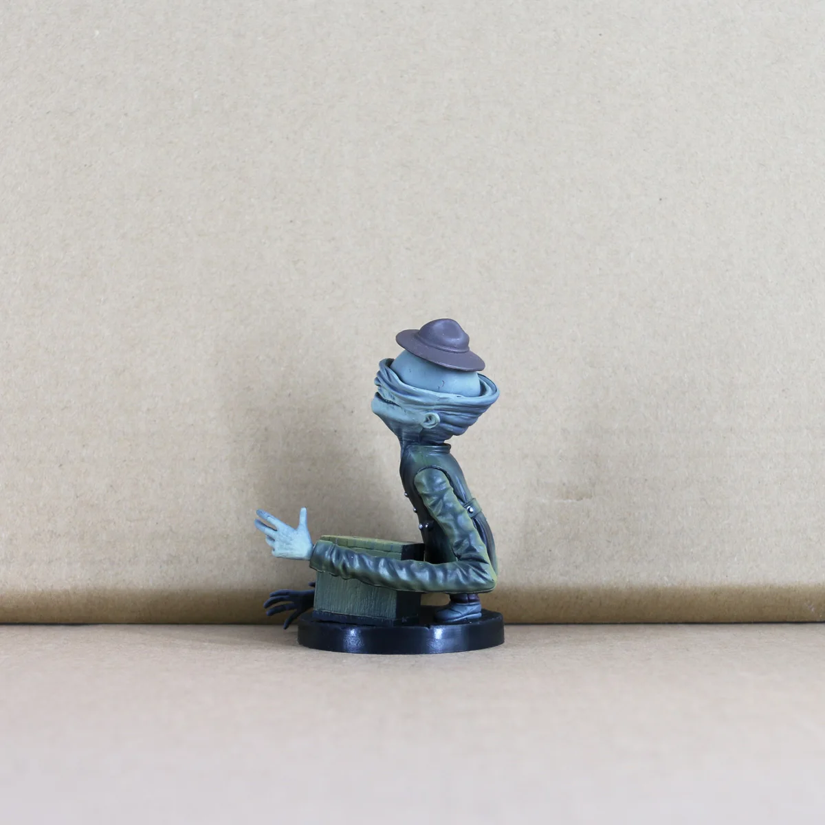 لعبة إبداعية أنيمي ليتل كوابيس الحرس رجل نموذج الشكل ديكور تمثال لعبة هدية #2