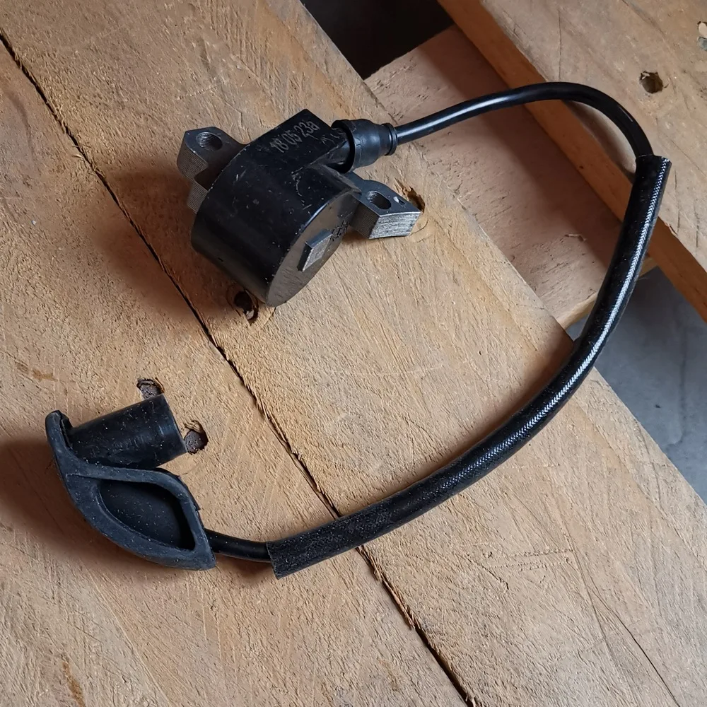 

Suitable for Ignition Coil FS400 FS450 FS480 High Voltage Pack Ignition Coil Igniter