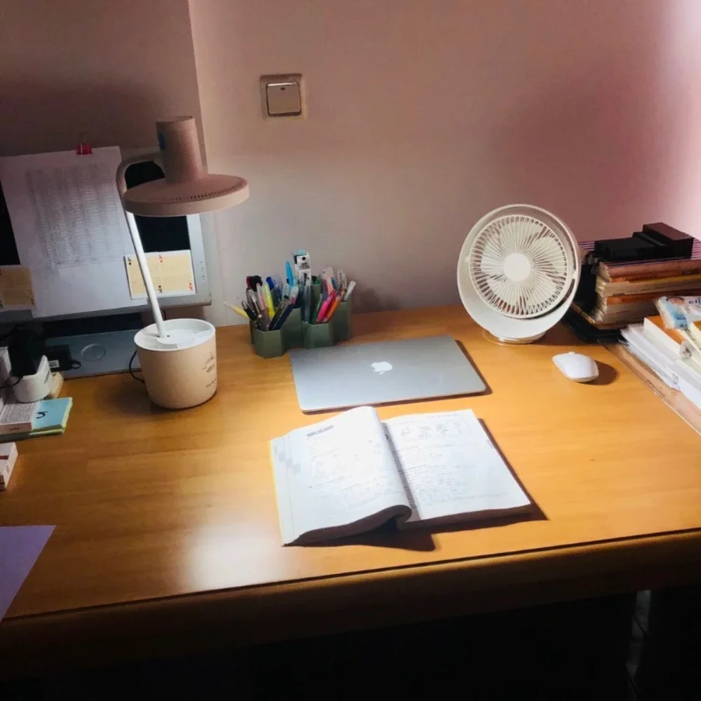 Appearance too light LED high-performance eye protection desk lamp, writing and reading lamp