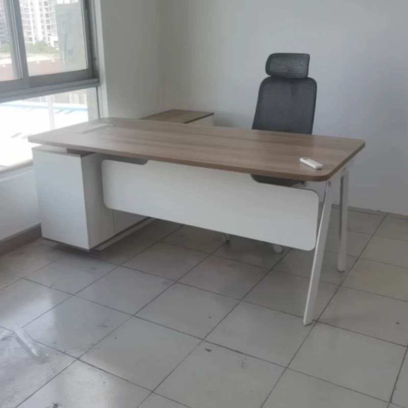 طاولة رئيس أوروبية بسيطة، ملحقات أدراج مصممة حديثة، مكتب قائم، أثاث تنفيذي فريد من نوعه