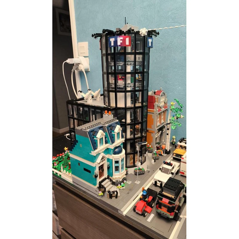 Exquisito nuevo producto, bloque de construcción MOC, vista de calle, modelo de construcción, tecnología central de TV, juguete para regalo modular para niños, conjunto DIY