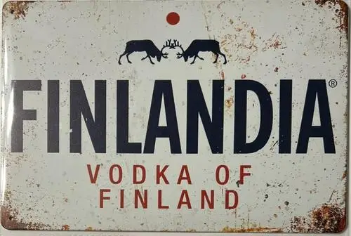 Letrero metálico vintage de Finlandia con la inscripción 'Finlandia Vodka Of Finland'; Arte de pared