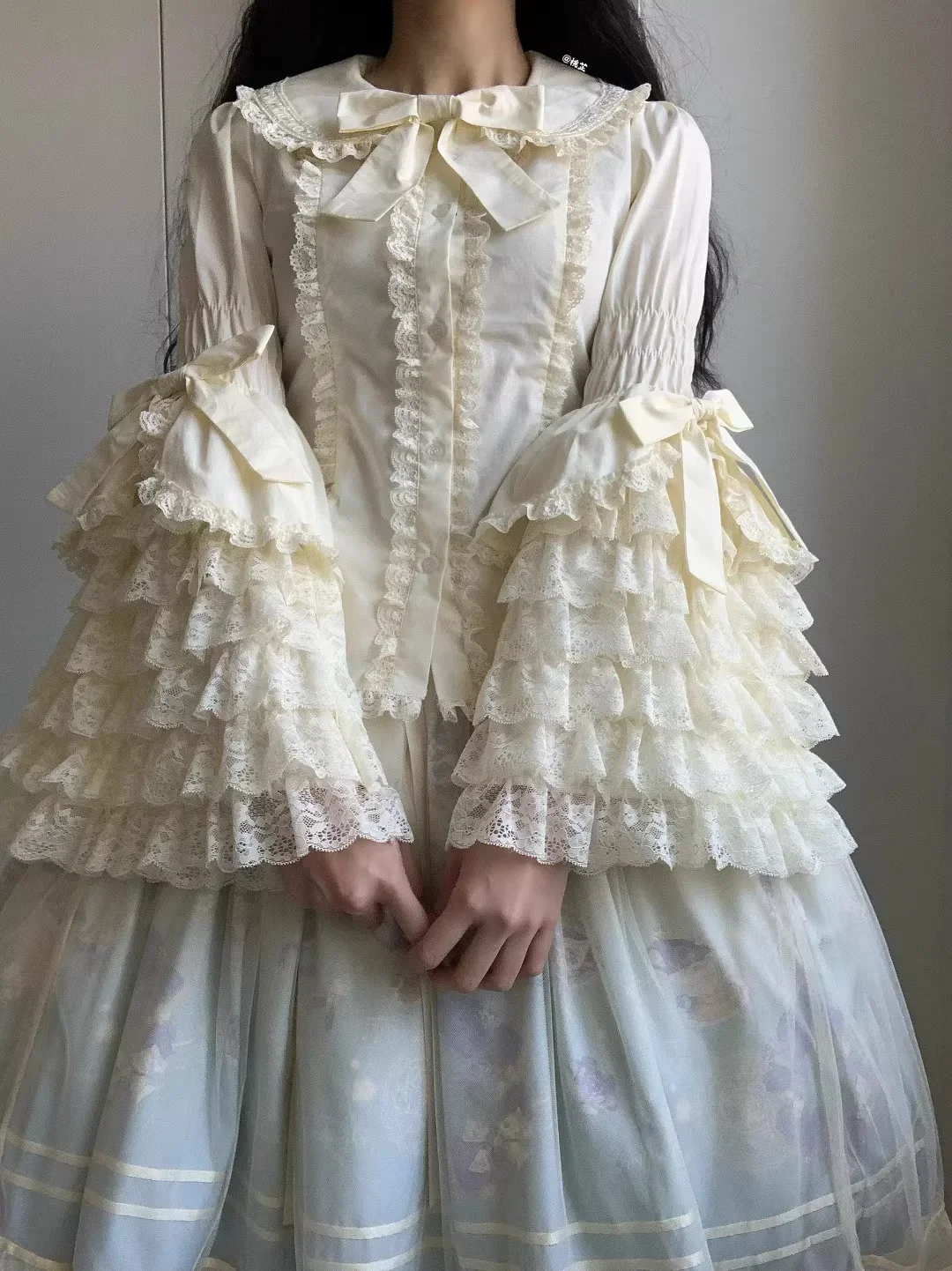 Camisa Elegante de Manga Flare com Gola Peter Pan para Meninas, Estilo Lolita, Cor Sólida com Laço