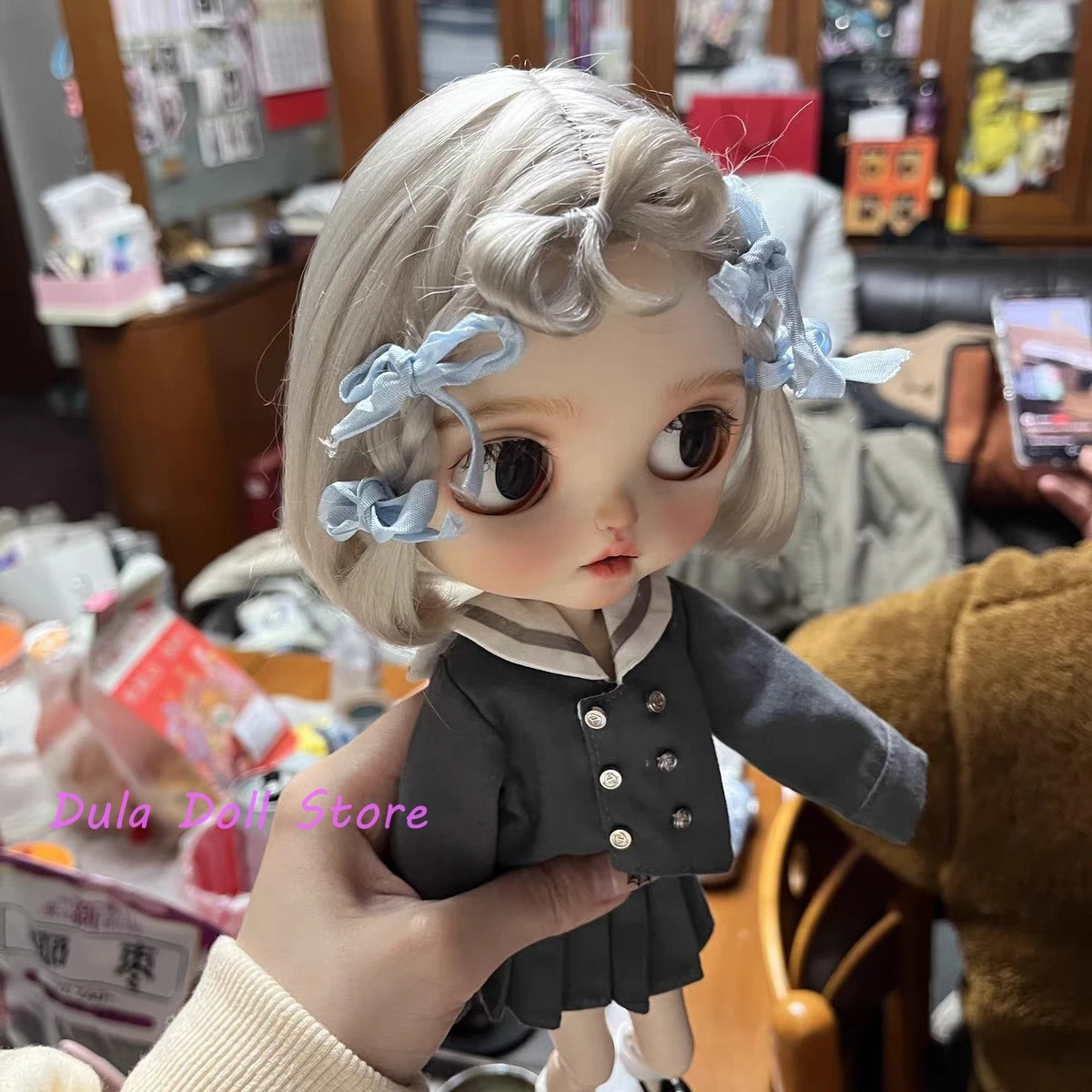 

Парики для кукол Dula 2026, для Blythe и Qbaby, из натурального мохера, с бантом-бабочкой, в женском стиле, с жесткими швами, для головы 9-10 дюймов