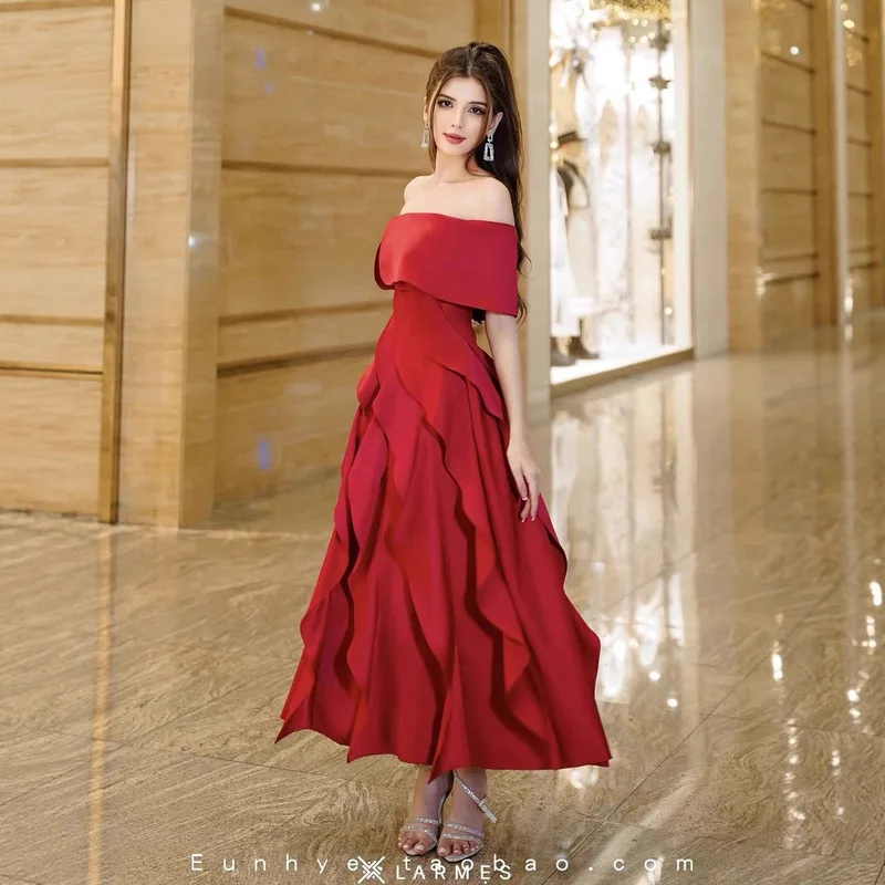 BEWQ Mode Dames Elegante Jurk Slash Hals Mouwloos Geplooide Ruches Effen Kleur Satijn Avondfeest Jurk 2026 Lente Nieuw