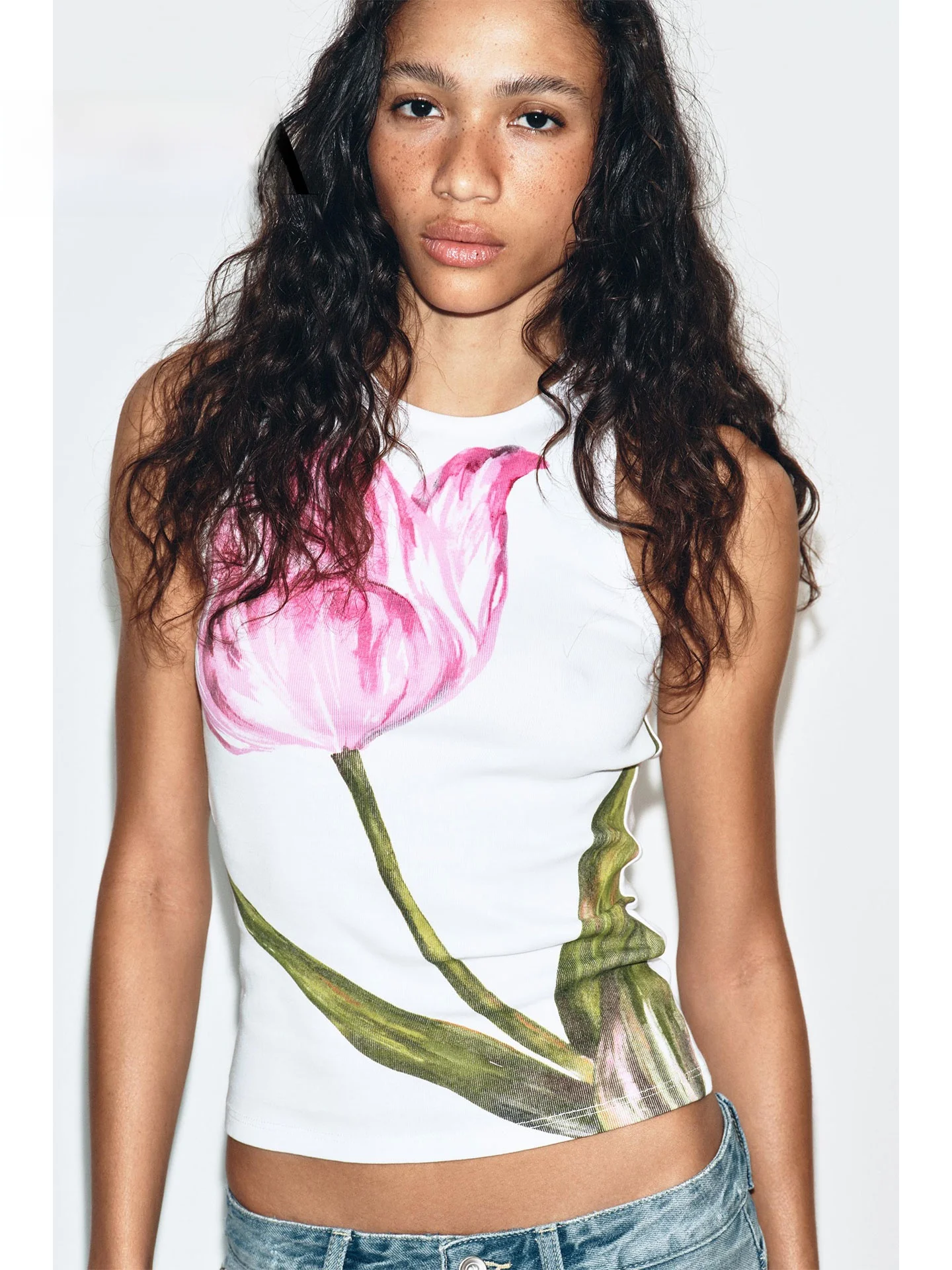 Summer 2026 New Style  Oil Painting Tulip Print White Sleeveless T-Shirt Women's Top Versatile round Neck Commute Style
