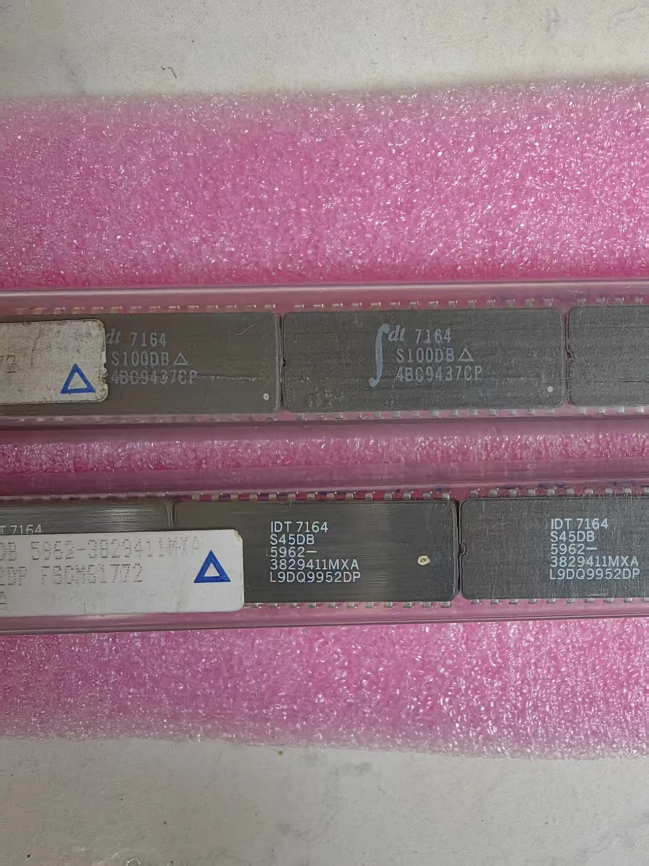 IDT7164S45DB  IDT7164S100DB  DS12887A  TD8279-5Integrated circuit brand-new original spot low price
