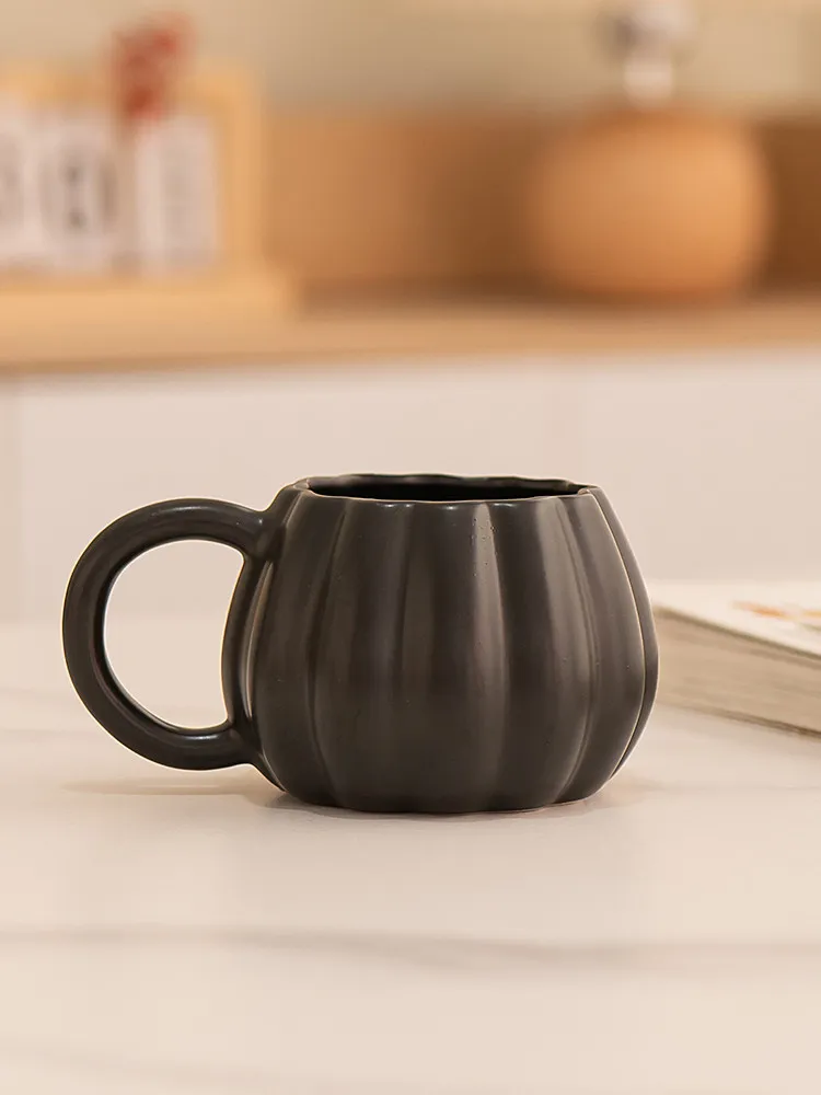 Creative and Personalized Halloween Skeleton Hand Pumpkin Shaped Coffee Cup, Funny Black Ceramic Water Cup, Holiday Gift