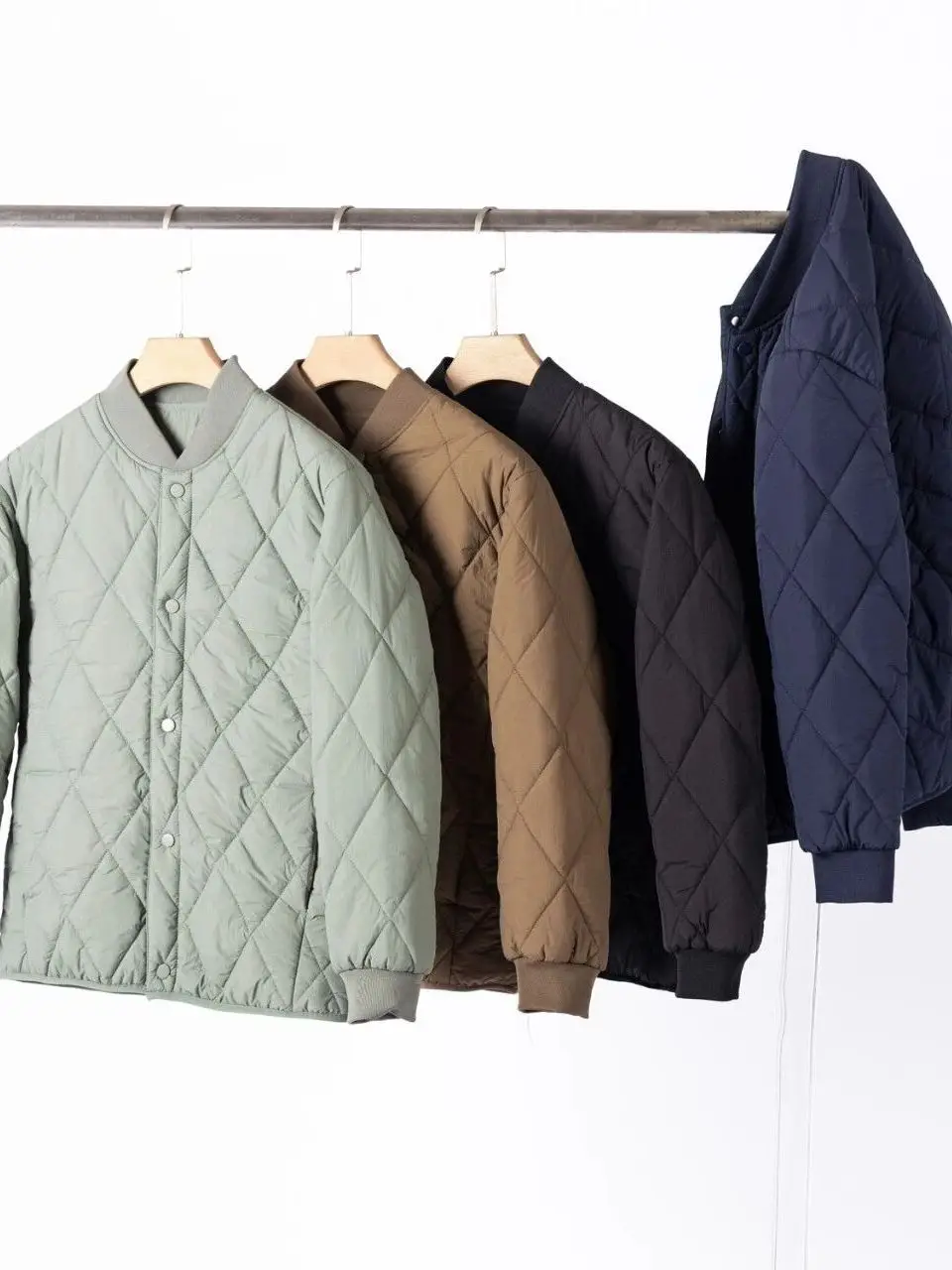 

Легкая теплая стеганая хлопковая куртка с бейсбольным воротником для осени и зимы, очень удобная, ветрозащитная, морозостойкая, для многослойного ношения.