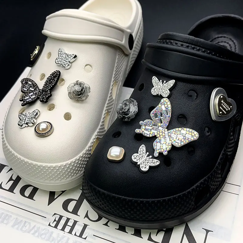 تألق فراشة زهرة اللؤلؤ الأحذية سحر ل كروكس أسود أبيض مجموعة قباقيب دبابيس النعال اكسسوارات حديقة الصنادل فتاة هدية
