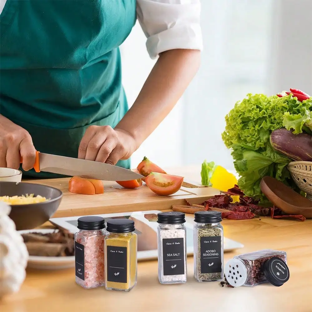 12 قطعة برطمانات توابل زجاجية سعة 4 أونصة مع أغطية/قمع سوداء - أغطية وملصقات شاكر، منظمة مخزن المطبخ