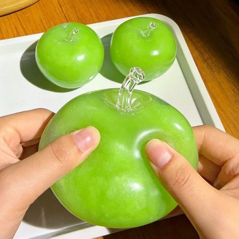 Grüner Apfel Slushie Squishy Fidget Toy Knuspriges, formbares, nicht springendes sensorisches Stressabbau-Spielzeug mit mittlerer Griffstärke, langsam aufsteigend, Geschenk – Detail 4
