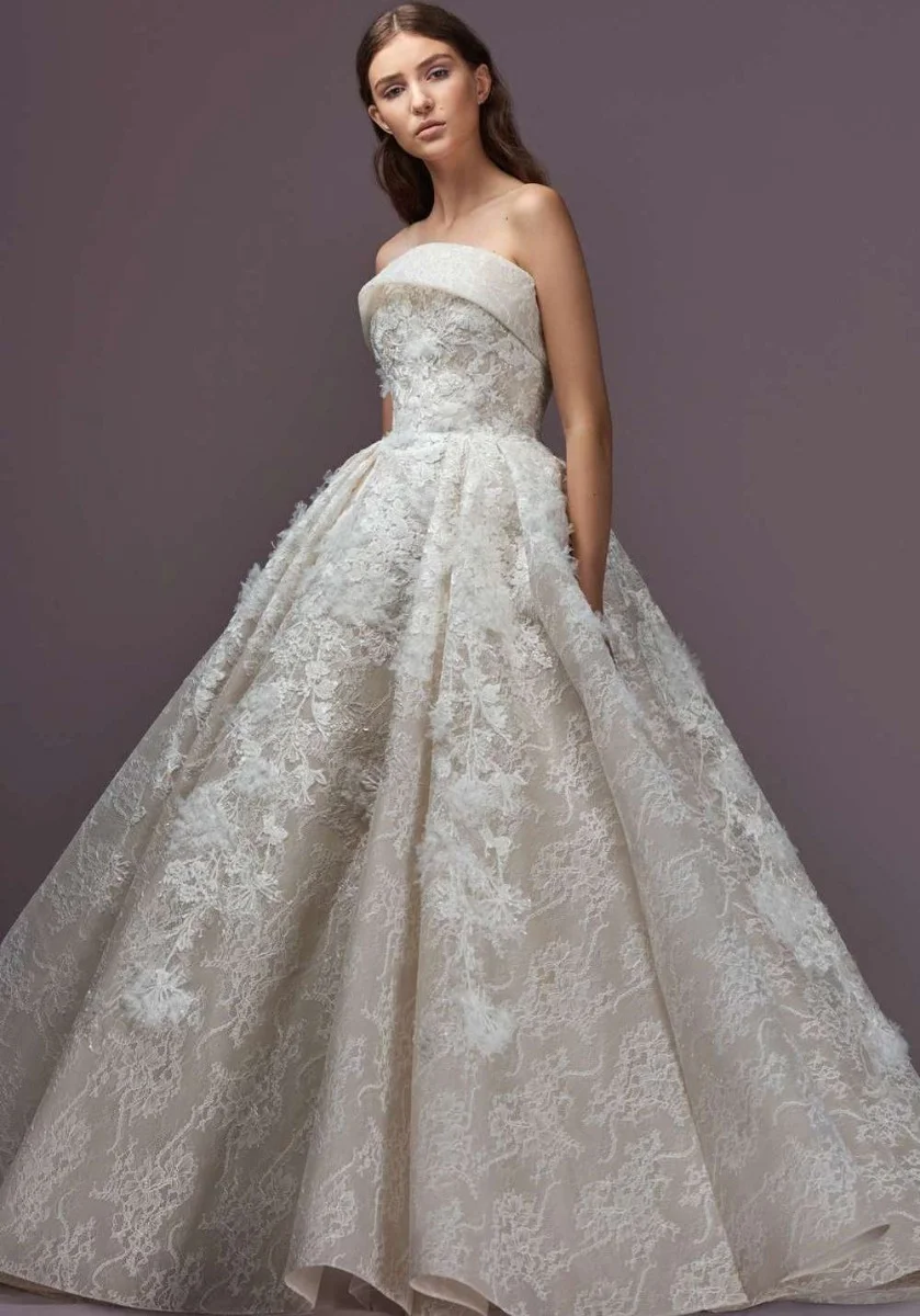 

The Latest Customized Wedding Dress With Strapless Design In 2025 Lace Elegant And Luxurious Large Skirt With Trailing Dress