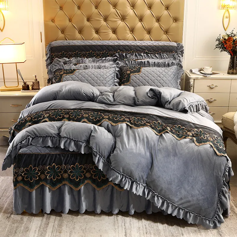 Luxury Lace Crystal Velvet Comforter Bedding Sets Queen King 4pcs Quilted Bedspread Dust Ruffle Soft with 2 Pillowcases European