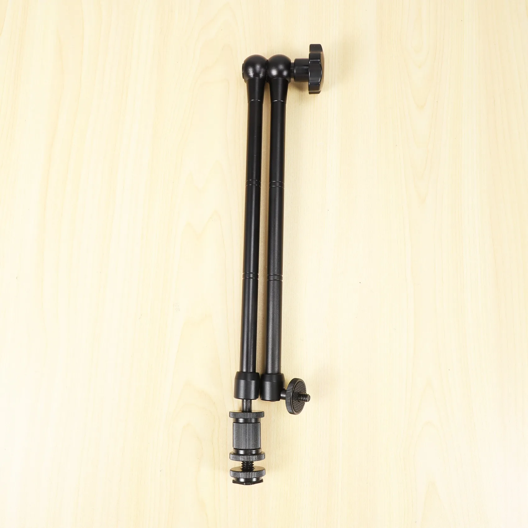 

Excellent! 20Inch Adjustable Articulating Friction Magic Arm with Hot Shoe Mount for LED Light DSLR Rig LCD Monitor