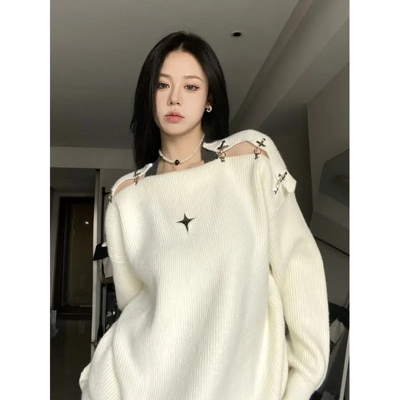 Autumn and winter new women\'s warm stand up collar sweater long sleeved hollow top cold proof pullover sweater knitted sweater