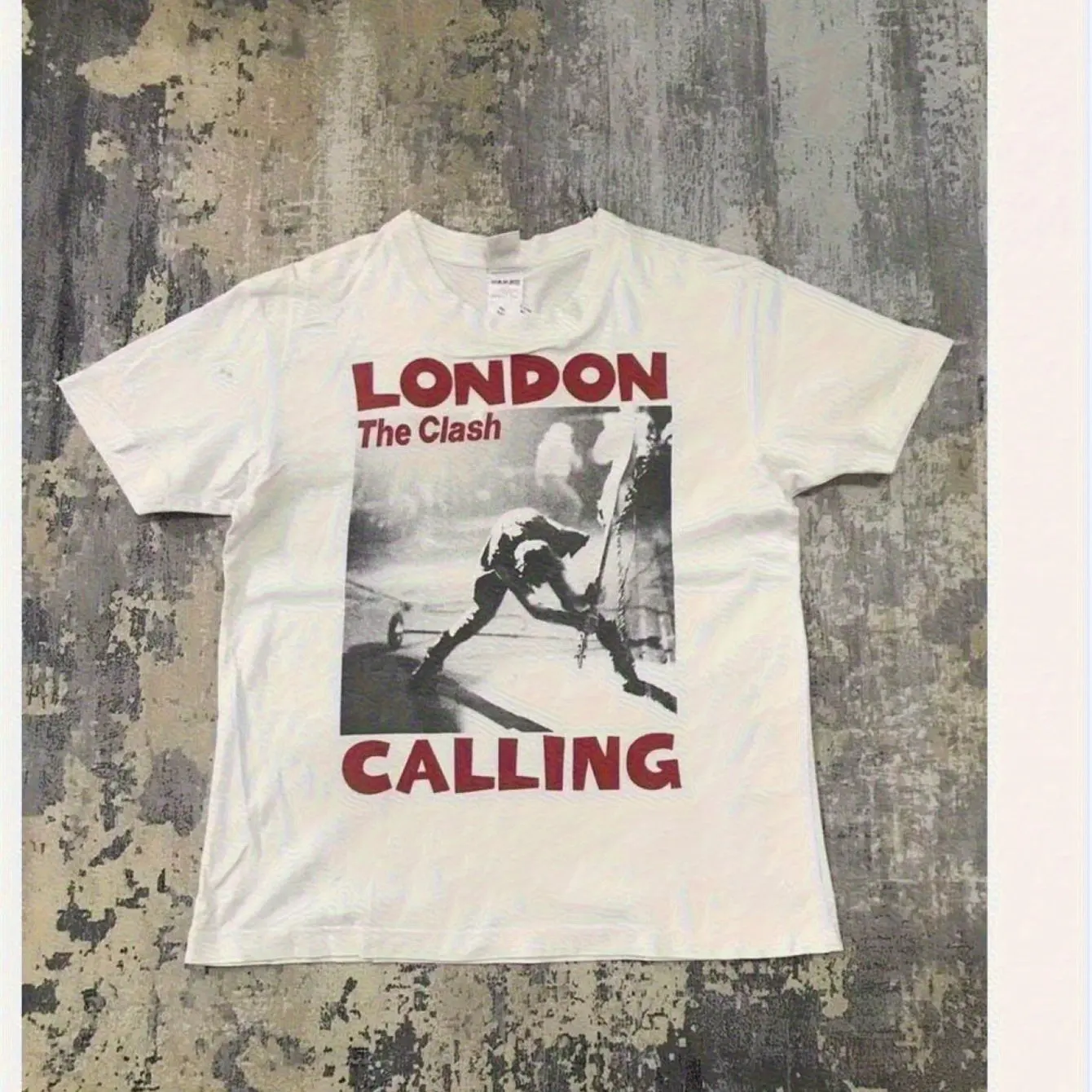 

Men'S T-Shirt with Signature Red Graphic Print London Calling Punk Rock Streetwear Regular Fit Crew Neck Bold Geometric Design