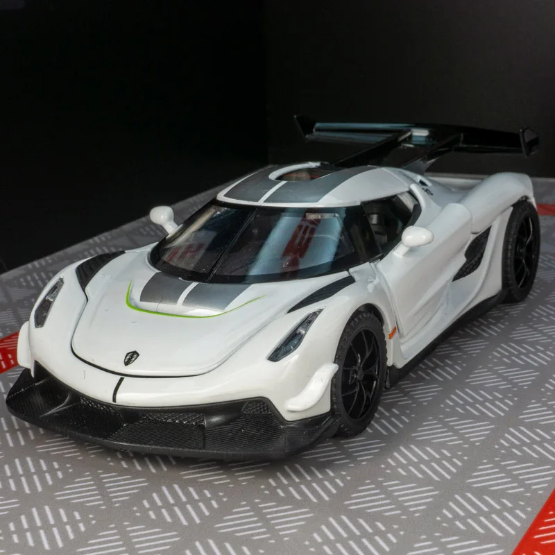 Modèle de voiture en alliage Jesko à l'échelle 1:32, portes et capot du moteur ouvrables, son et lumière réalistes, cadeau supercar