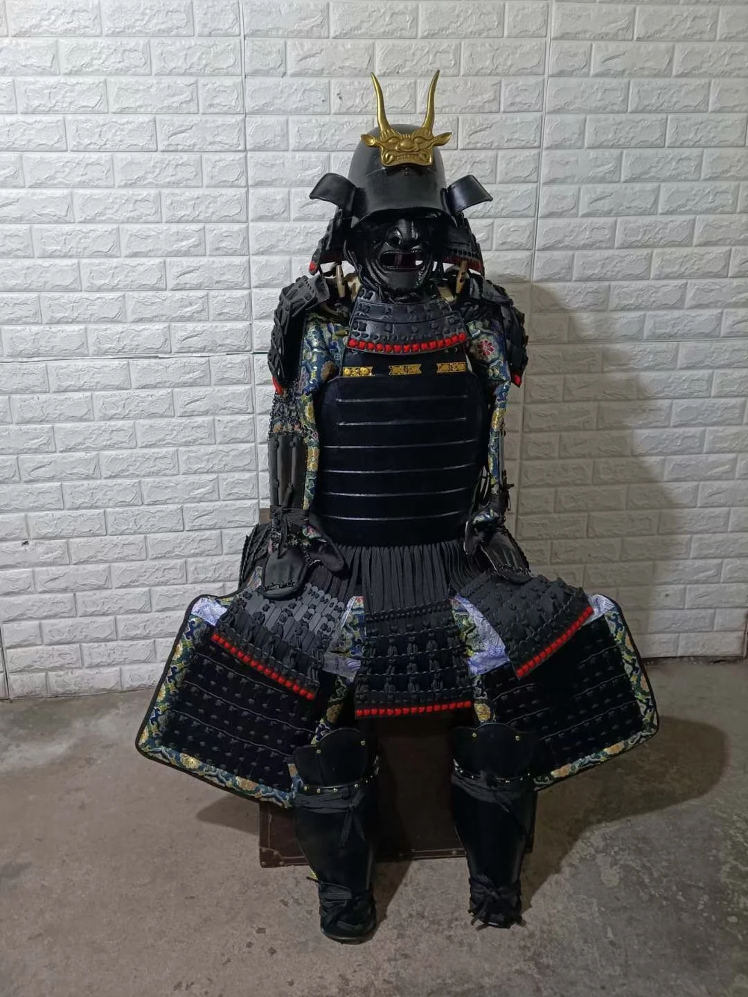 

FRP material Japanese Samurai Armor Cosplay Movie The Last Warrio Stage Performance Costs Handdragged Real Armor Japanese Armors