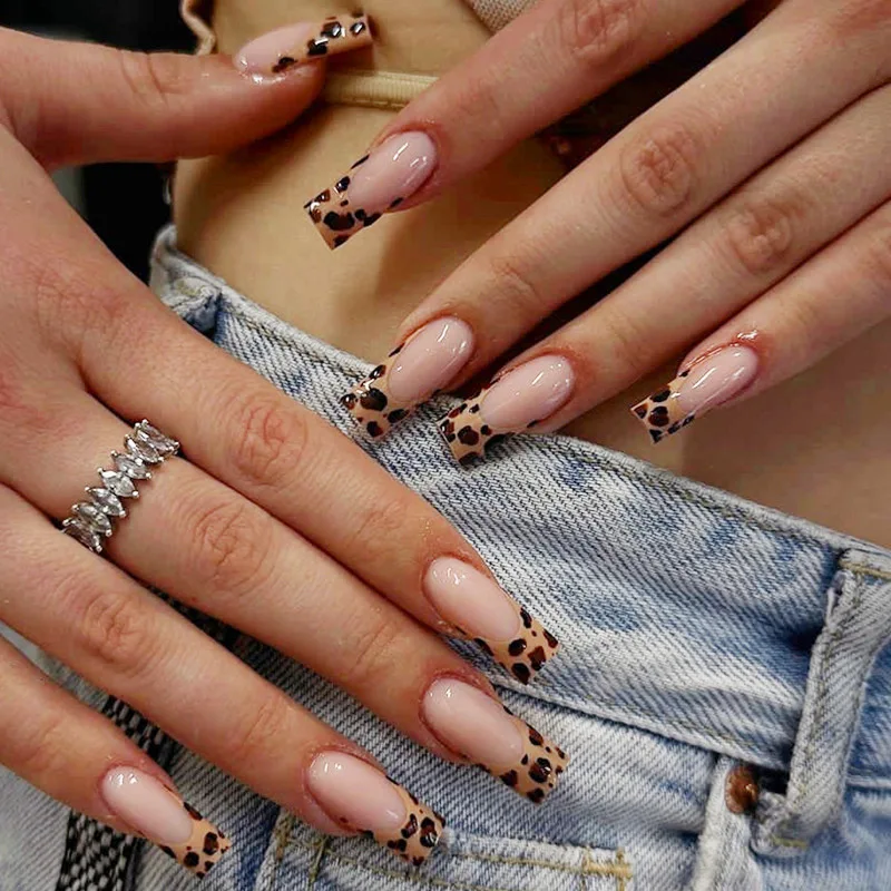 เล็บปลอมแบบกดติด 24 ชิ้น ทรงเหลี่ยมกลาง ปลายเต็ม ลายดอกไม้สีแดงประดับเพชร ดีไซน์ดาว 3 มิติ ใช้ซ้ำได้