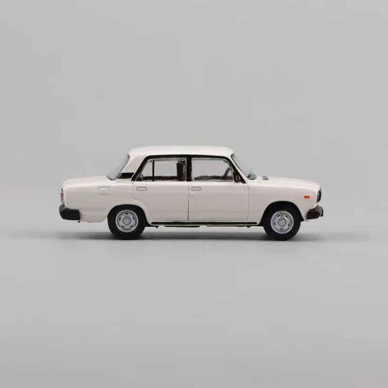 Perka Model Alloy 1:64 Scale LADA 2105 Classic Sedan Car Model