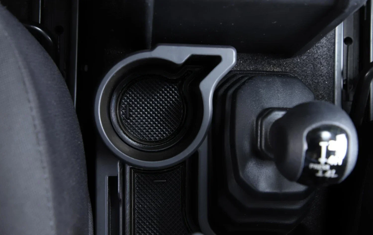 Mittelkonsolen-Armlehnen-Aufbewahrungsbox für Suzuki Jimny JB64/JB74 2018-2025, ausziehbare PU-Leder-Armlehne mit Getränkehalter – Detail 2