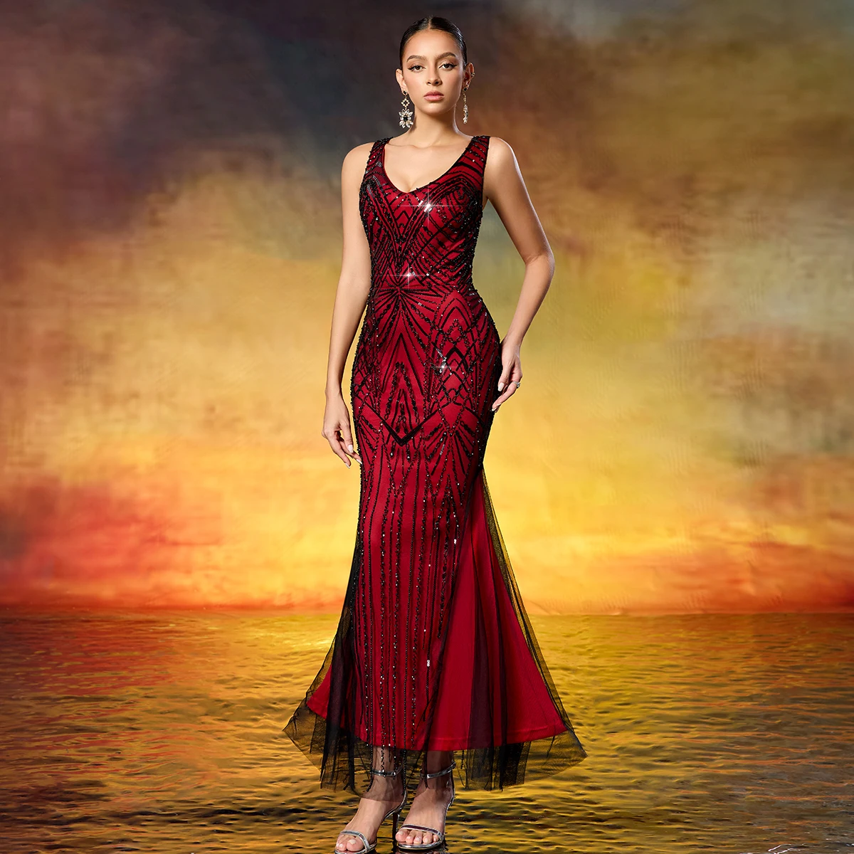 

Гламурное вечернее платье-русалка в стиле ар-деко с бисером, вдохновленное эпохой Гэтсби 1920-х годов, цвета алый-черный, для особых случаев.