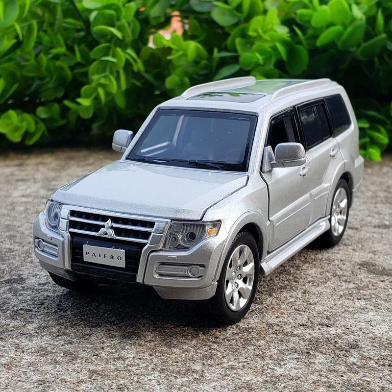 1/32 Mitsubishi Pajero V97 SUV Model Toy Car Alloy Die Cast With Sound Light Steering Off Road  Vehicle For Boys Gifts Toys