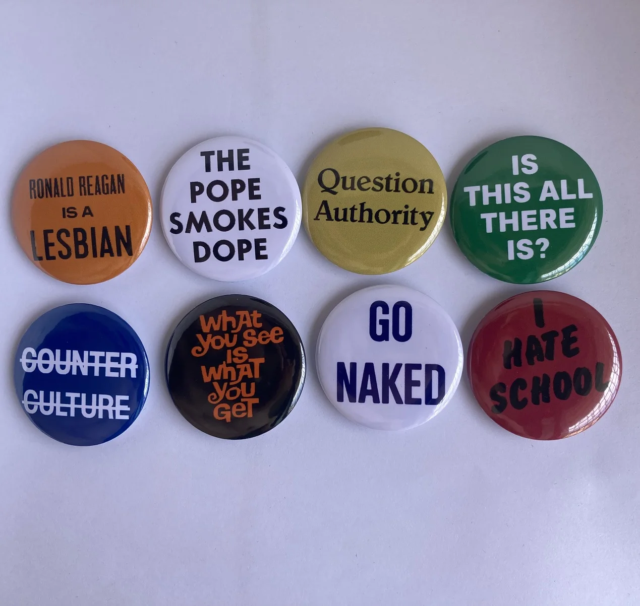 أزرار خمر شارة بدبوس 1.73 بوصة مضحك الفكاهة الساخرة روح الدعابة الرجعية إرتداد هدية دبابيس على ظهره