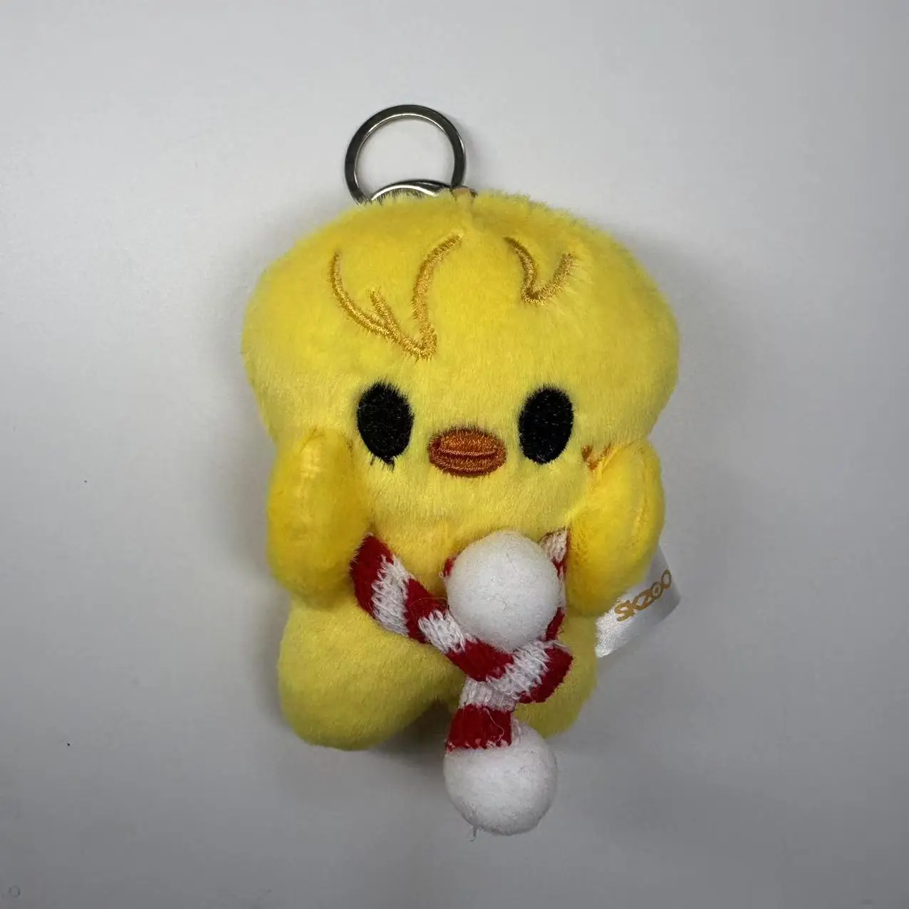 KPOP الضالة الاطفال أفخم المفاتيح دمية مغناطيسية SKZ فول العين يرتدي وشاح عيد الميلاد عناق الوجه المغناطيسي دمية المفاتيح لعبة أطفال