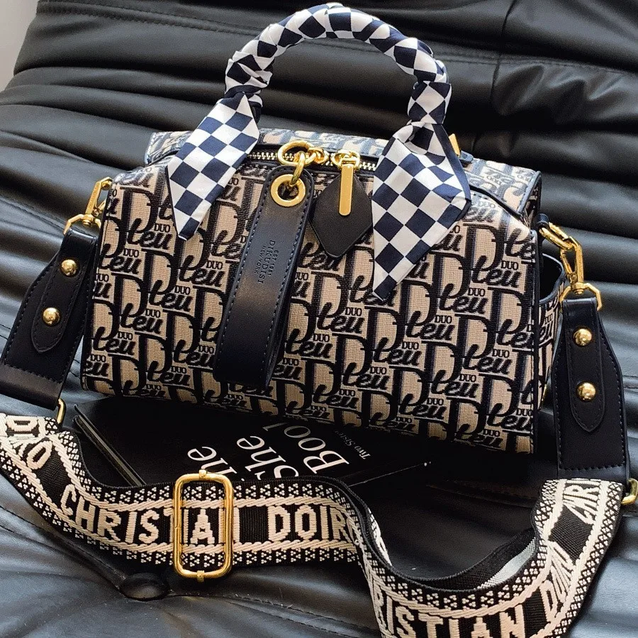 

Роскошная сумка-подушка с широким ремешком 2025 года, женская сумка через плечо с верхней ручкой, шикарная сумка через плечо «день-ночь», повседневная сумка-слинг