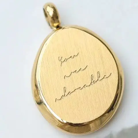 

1 шт. подвеска-шарм из титановой стали с золотым покрытием, с гравировкой в виде букв, для изготовления ювелирных изделий, аксессуары для браслетов своими руками