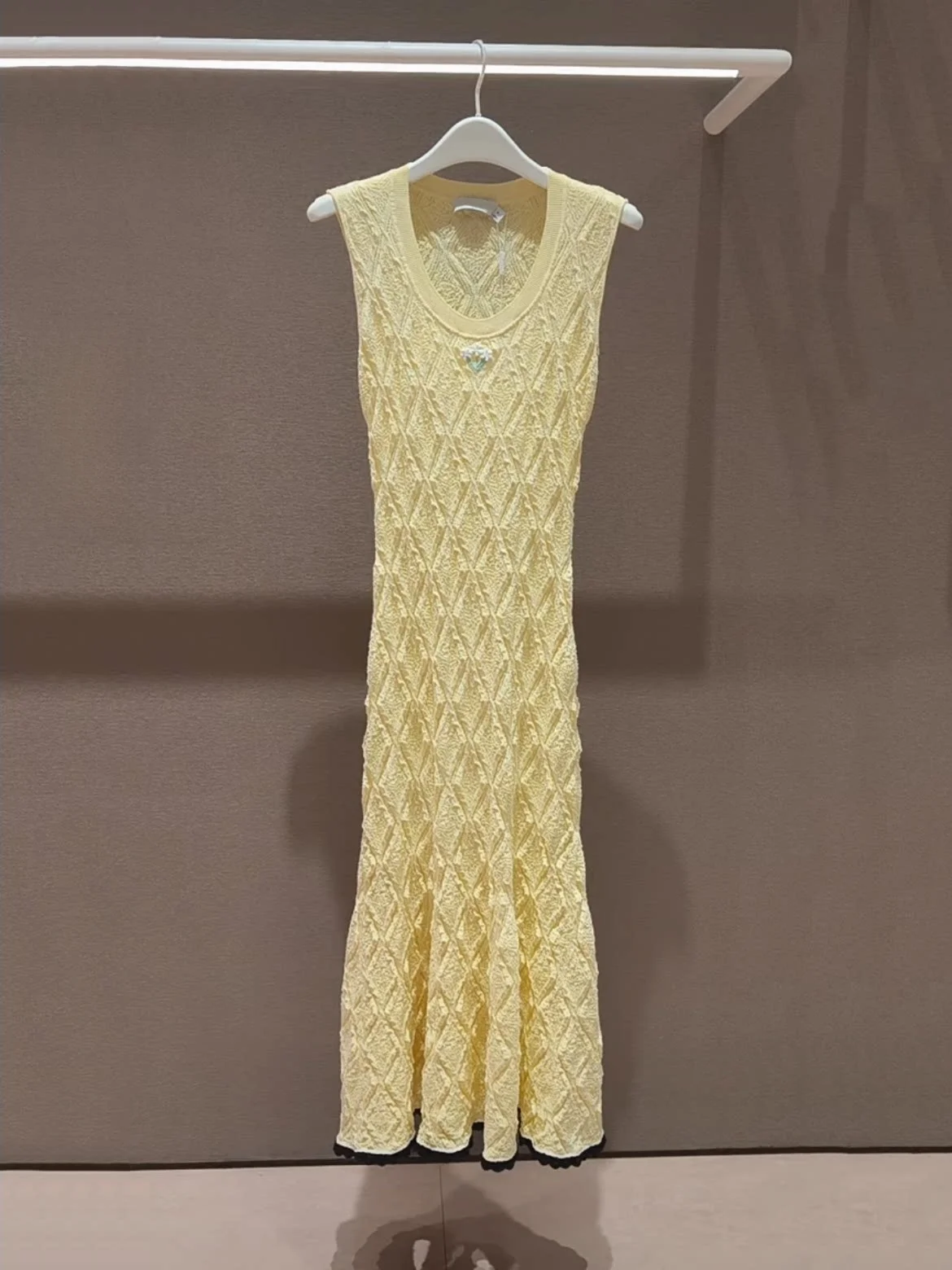 

Elegant Yellow Long Sleeveless Knitted Dress with Floral Embroidery Spring Summer Vacation Style City Commute Suitable Women'...