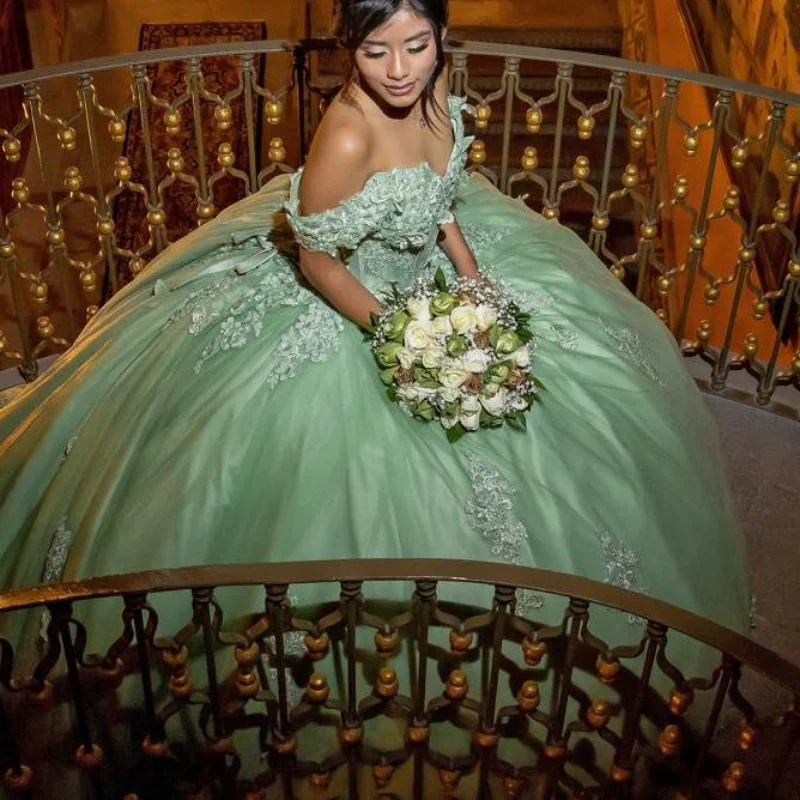 Abiti Quinceanera verde menta personalizzati con spalle scoperte applique in cristallo fiore 3D pizzo coda lunga Vestido 15 Quinceanera