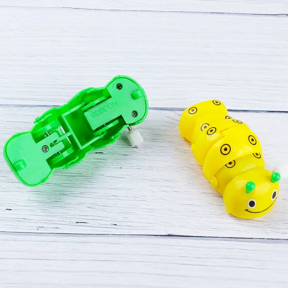 Kleur willekeurig grappig plastic mooi rupsvorm uurwerk speelgoed cartoon opwindspeelgoed