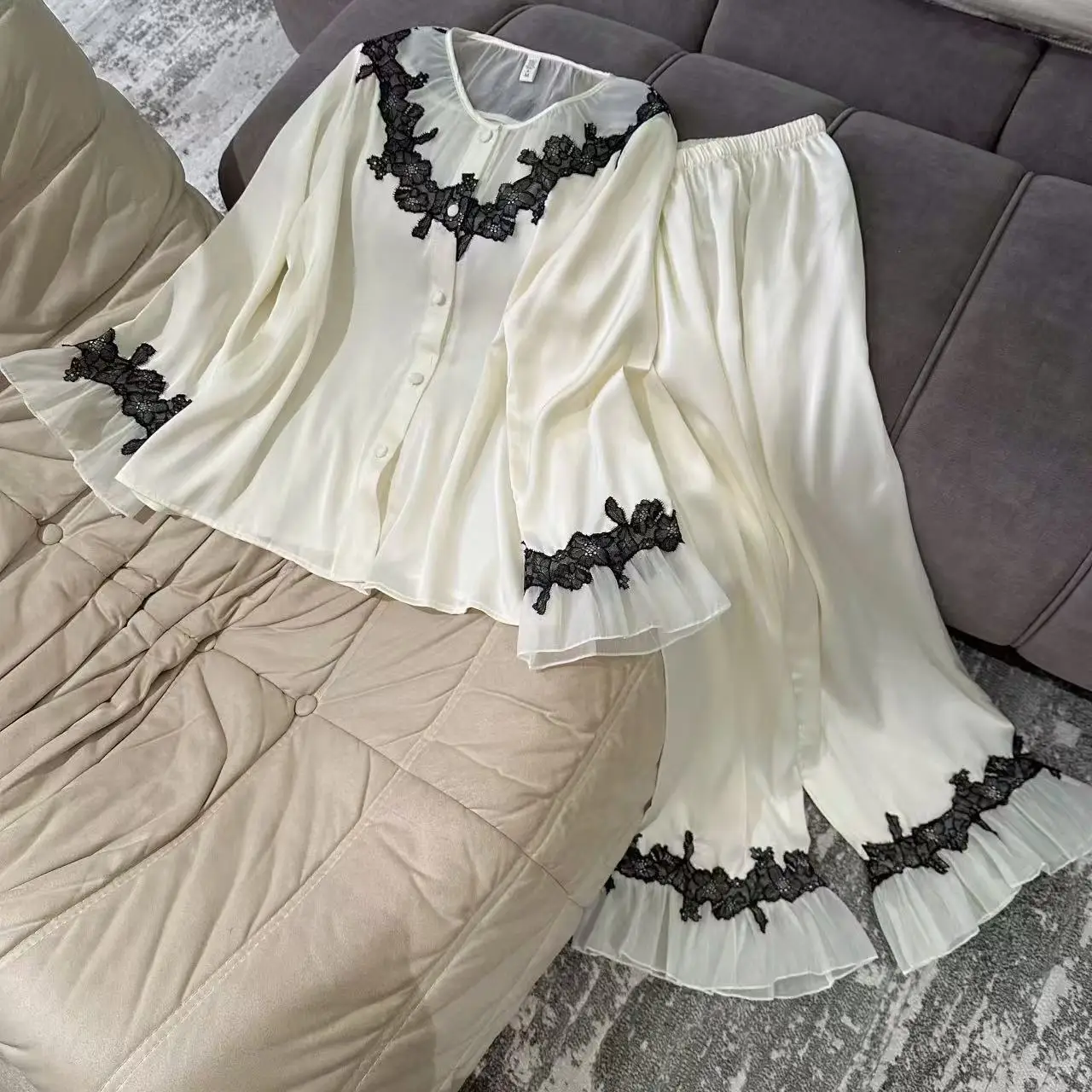 

Summer Female 2Pcs Pajamas Set Sleepwear O-Neck Shirt Trouser Suits Loose Silk Satin Homewear Loungewear