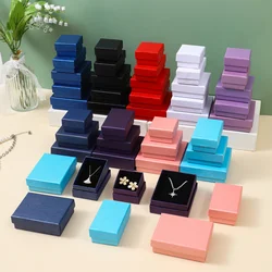 24 adet toplu 9x9x3cm takı seyahat organizatör hediye kutusu ile siyah kadife sünger küpe yüzük kolye depolama karton toz vaka