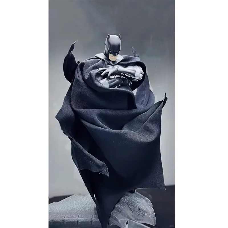 CT MAFEX 126 Batman Hush Black Ver. Action Figure, DC Comic Articulated Model with Fabric Cape, Collectible Toy for Adult Hobby view 6