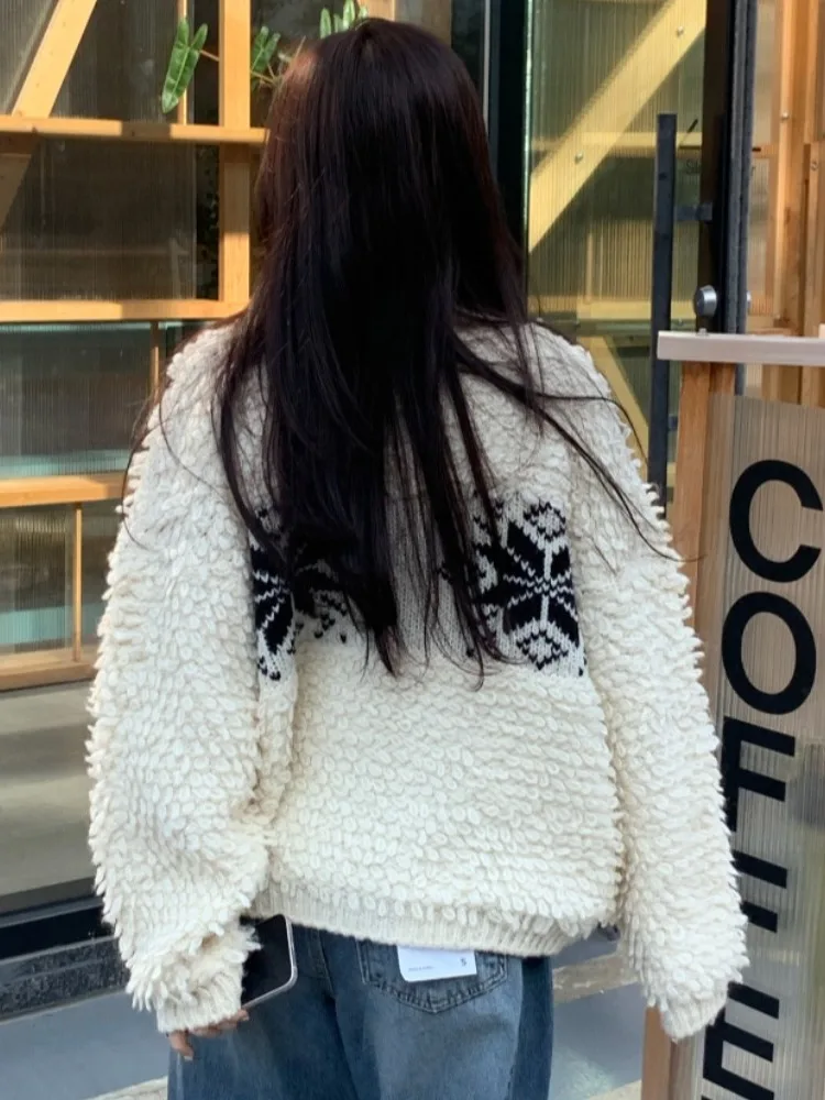 가을 겨울 여성 니트 스웨터 재킷 헤비 자수 긴 소매 원형 퍼 다용도 아우터웨어 출퇴근 스타일 레귤러 핏